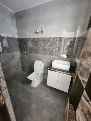 Furnished Amenities in 3 BHK Apartment at Central Park Flower Valley Aqua Front Towers, Sohna Sector 33 – for Rent