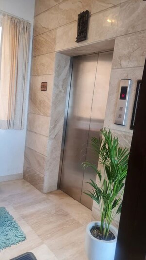 Bathroom in 3.5 BHK Apartment at M3M Latitude, Sector 65 – for Rent