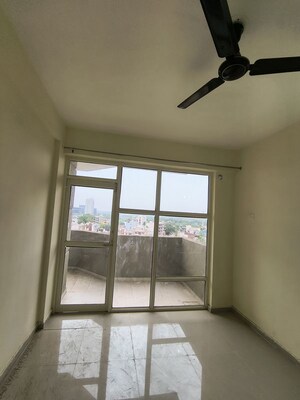 Room in 2 BHK Apartment at Pyramid Midtown, Sector 59 – for Rent