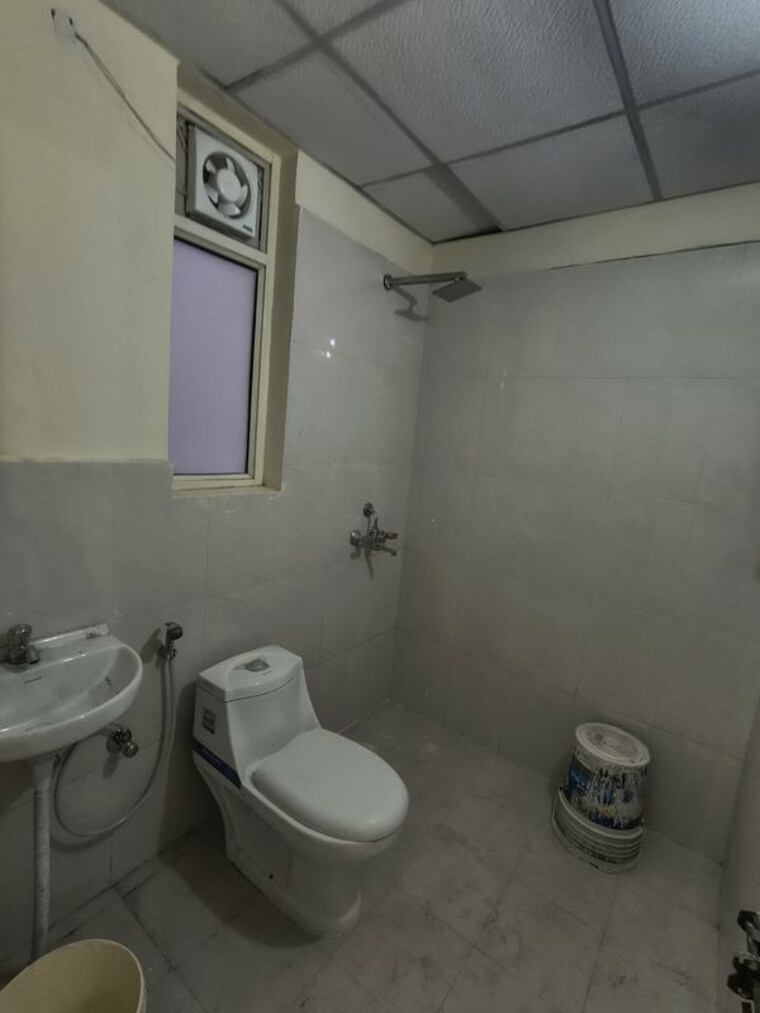 Bathroom, pyramid-midtown 2 Bedroom 1000 Sq.Ft. Apartment In Sector 59 Gurgaon 10692533