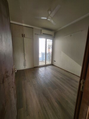 Room in 3 BHK Builder Floor at Central Park Cerise Suites, Sohna Sector 33 – for Rent