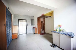 Room in 3 BHK Apartment at Navrangpura – for Sale