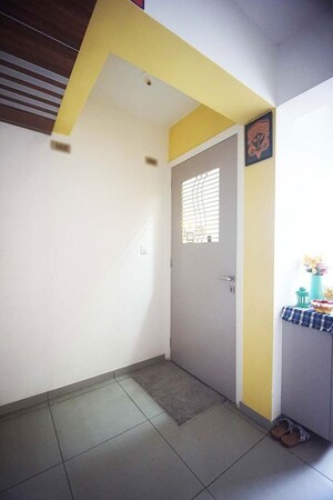 Room in 3 BHK Apartment at Navrangpura – for Sale
