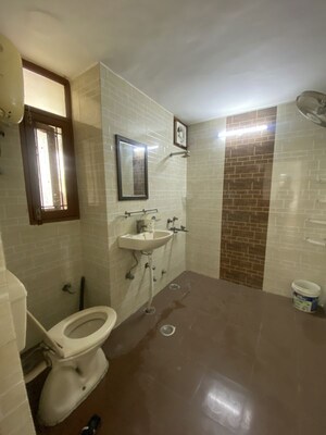 Furnished Amenities in 3 BHK Builder Floor at Sector 21b – for Rent