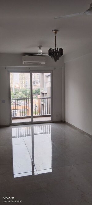 Room in 3.5 BHK Builder Floor at Smart World Orchard, Sector 61 – for Rent