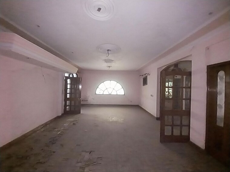 Room, civil lines 6+ Bedroom 415 Sq.Yd. Independent House In Civil Lines Delhi 10588682