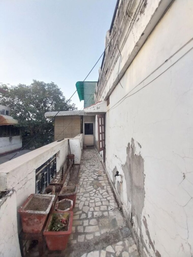 Balcony, civil lines 6+ Bedroom 415 Sq.Yd. Independent House In Civil Lines Delhi 10588682
