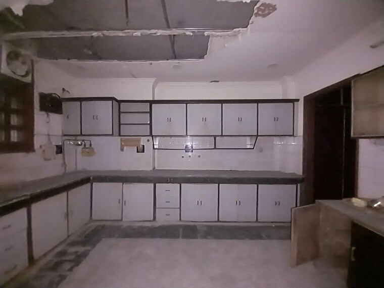 Kitchen, civil lines 6+ Bedroom 415 Sq.Yd. Independent House In Civil Lines Delhi 10588682