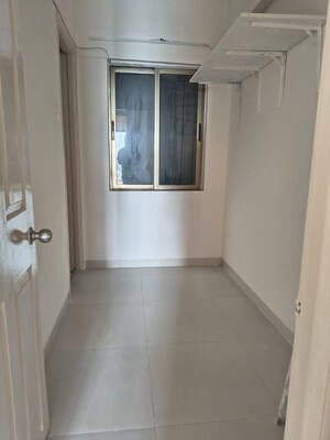 Room in 2 BHK Apartment at NRI Complex Phase 2, Seawoods – for Rent