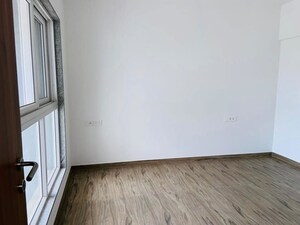 Room in 2 BHK Apartment at Oxford Florida Riverwalk, Mundhwa – for Sale