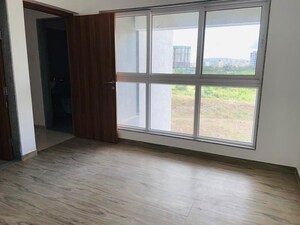 Room in 2 BHK Apartment at Oxford Florida Riverwalk, Mundhwa – for Sale