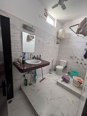 Team Area in 3 BHK Builder Floor at Ansal Sushant Lok I, Sector 43 – for Rent