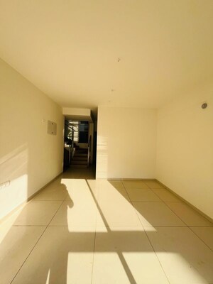Room in 3.5 BHK Apartment at Gera World of Joy, Kharadi – for Rent