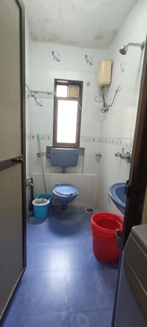 Team Area in 2 BHK Apartment at Green Field Apartment Santacruz, Santacruz East – for Rent