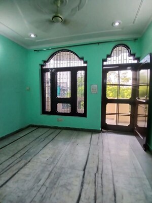 Bedroom in 3.5 BHK Builder Floor at Spring Field, Sector 31 – for Rent
