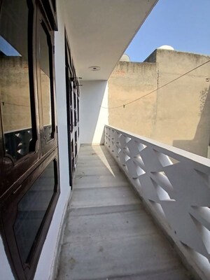 Kitchen in 3.5 BHK Builder Floor at Spring Field, Sector 31 – for Rent