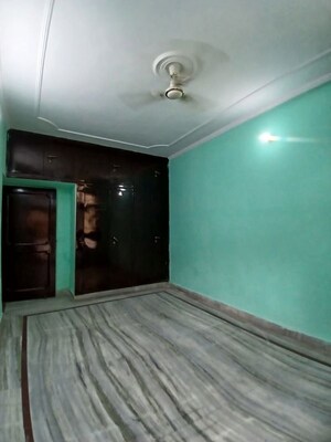 Room in 3.5 BHK Builder Floor at Spring Field, Sector 31 – for Rent