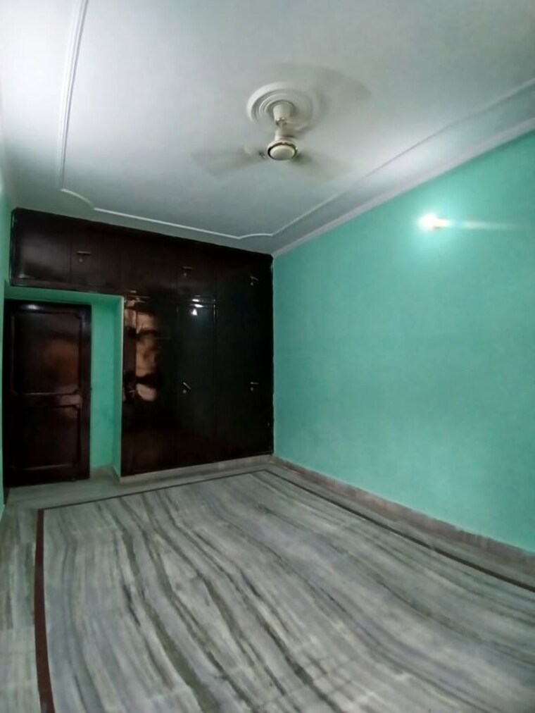 Room, spring-field 3.5 Bedroom 270 Sq.Yd. Builder Floor In Sector 31 Faridabad 10692701