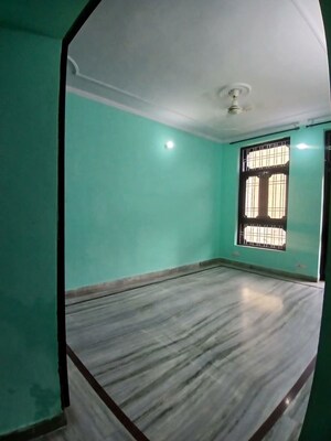 Room in 3.5 BHK Builder Floor at Spring Field, Sector 31 – for Rent