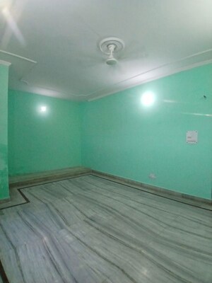 Room in 3.5 BHK Builder Floor at Spring Field, Sector 31 – for Rent