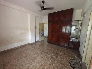 Room in 2 BHK Apartment at Cunningham Apartments, Vasanth Nagar – for Rent