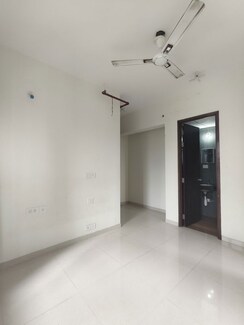 2 BHK Apartment For Rent in Kalpataru Paramount