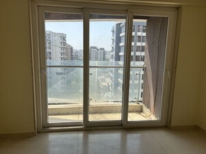 Room in 3 BHK Apartment at RNA Continental, Chembur – for Rent