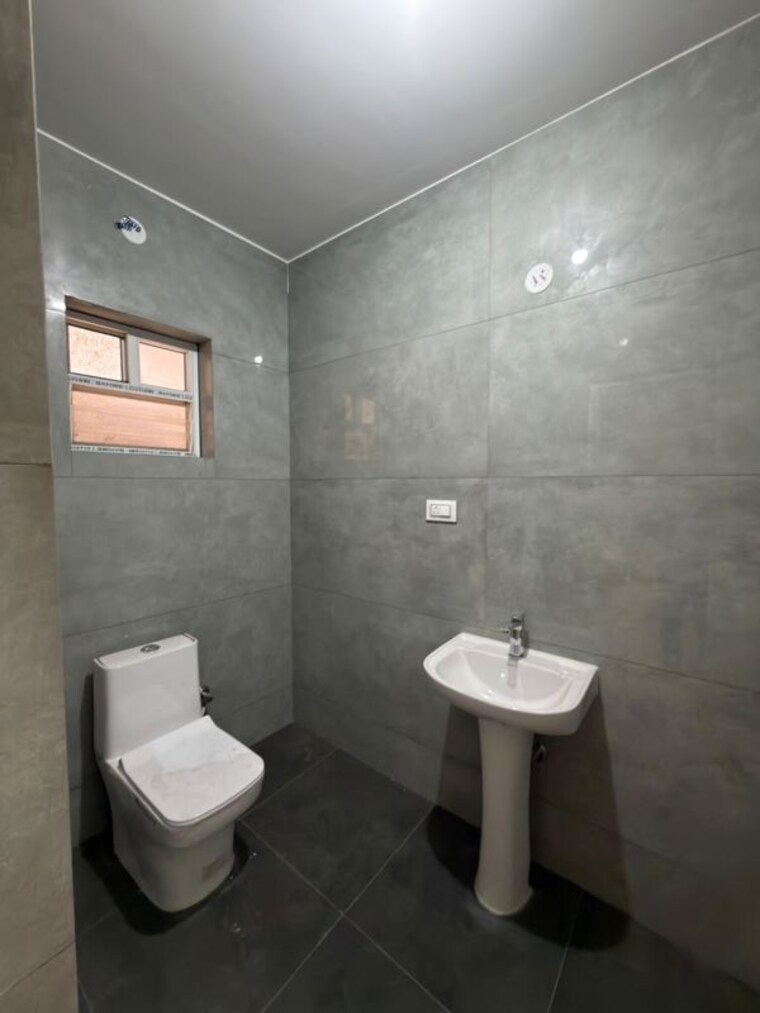 Bathroom, richmond town 3 Bedroom 2000 Sq.Ft. Independent House In Richmond Town Bangalore 10692754