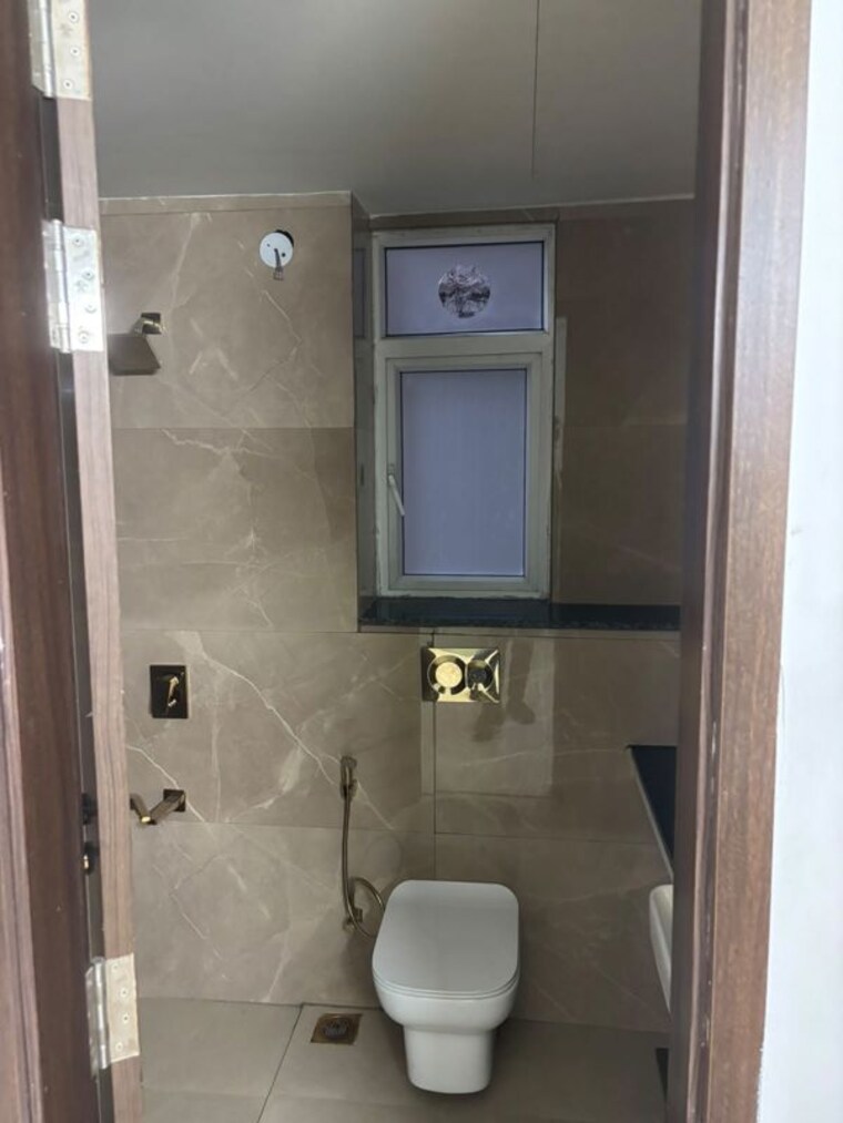 Bathroom, smart-world-orchard 3 Bedroom 1630 Sq.Ft. Builder Floor In Sector 61 Gurgaon 10692815