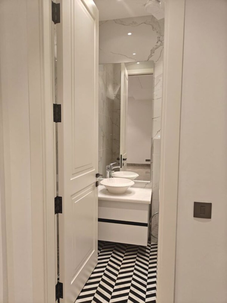 Bathroom, vasant vihar 4 Bedroom 2200 Sq.Ft. Builder Floor In Vasant Vihar Delhi 10692849
