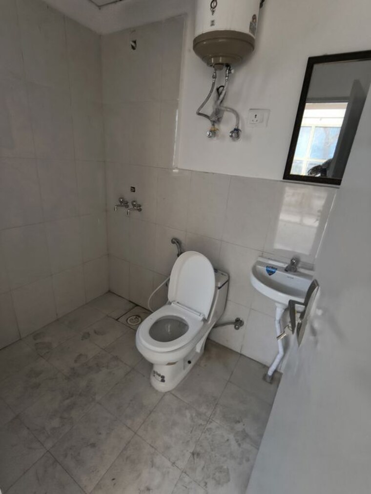 Bathroom, pyramid-midtown 2 Bedroom 1000 Sq.Ft. Apartment In Sector 59 Gurgaon 10692867