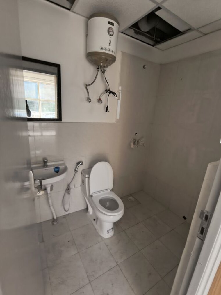 Bathroom, pyramid-midtown 2 Bedroom 1000 Sq.Ft. Apartment In Sector 59 Gurgaon 10692867