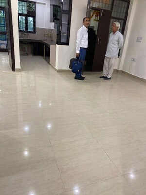 Parking in 2 BHK Builder Floor at RWA Flat, Gt Road – for Rent