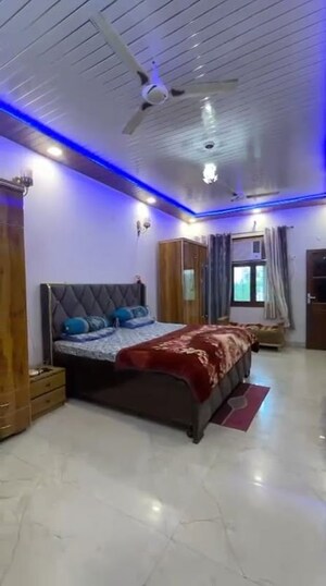 Room in 2 BHK Independent House at Vasant Vihar – for Rent