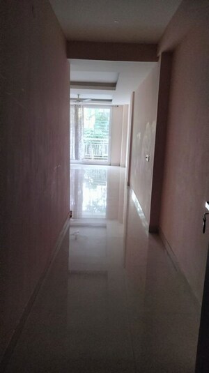 Building Lobby in 3 BHK Apartment at Morabadi – for Rent