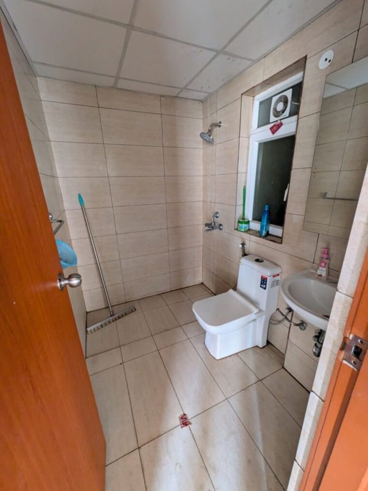 Bathroom, sector 150 2 Bedroom 1100 Sq.Ft. Apartment In Sector 150 Noida 10692038