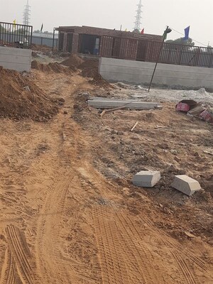 Plot Area in 3 BHK Builder Floor at Sector 110 – for Sale