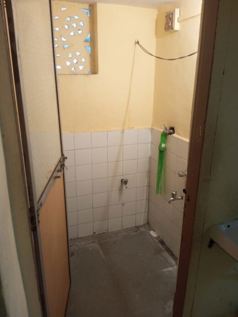 Bathroom, pradhikaran 1 RK 450 Sq.Ft. Villa In Pradhikaran Pune 10692935
