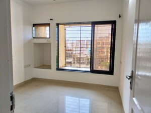 Room in 2 BHK Apartment at Swapnalok Towers, Malad East – for Rent