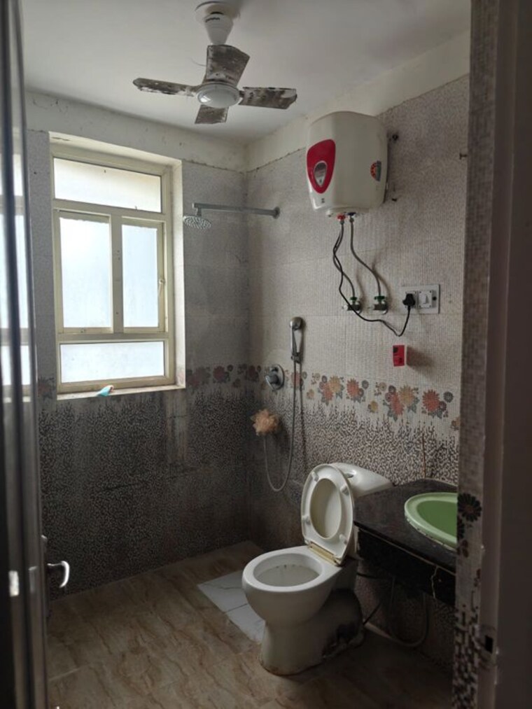 Bathroom, today-blossoms-i 3 Bedroom 1500 Sq.Ft. Builder Floor In Sector 47 Gurgaon 10692894