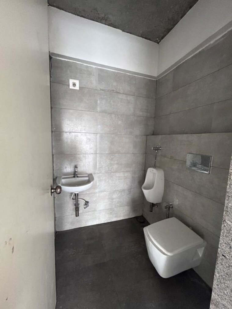 Bathroom, bodakdev Commercial Office Space 1126 Sq.Ft. In Bodakdev Ahmedabad 10682204