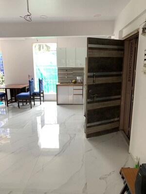 Room in 1 BHK Apartment at Kemps Corner – for Rent