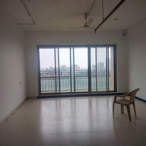 Room in 3 BHK Apartment at Oberoi Sky Gardens, Andheri West – for Rent