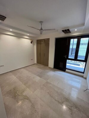 Room in 3 BHK Builder Floor at Anand Niketan – for Rent