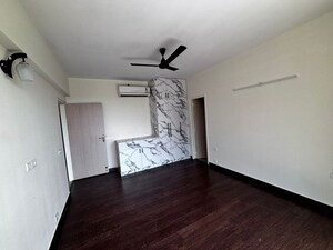 Room in 3 BHK Apartment at Sector 79 – for Rent