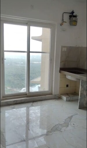 Room in 3 BHK Apartment at RNA NG Eclat, Andheri West – for Rent