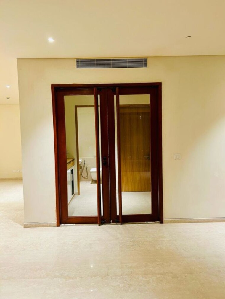 Room, embassy-lake-terrace 3 Bedroom 3913 Sq.Ft. Apartment In Hebbal Bangalore 10692992