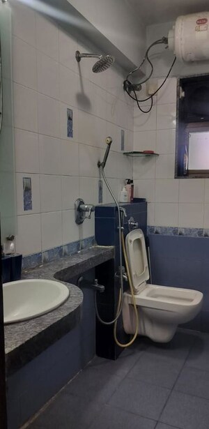 Attached Bathroom in 3 BHK Apartment at Mumbai Central Suburbs – for Rent