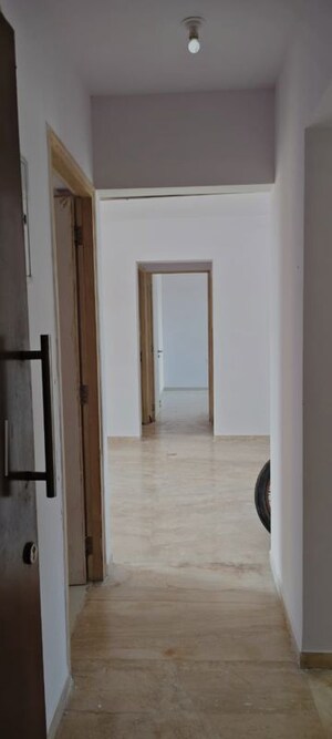 Room in 2.5 BHK Apartment at Puranik Rumah Bali, Ghodbunder Road – for Rent