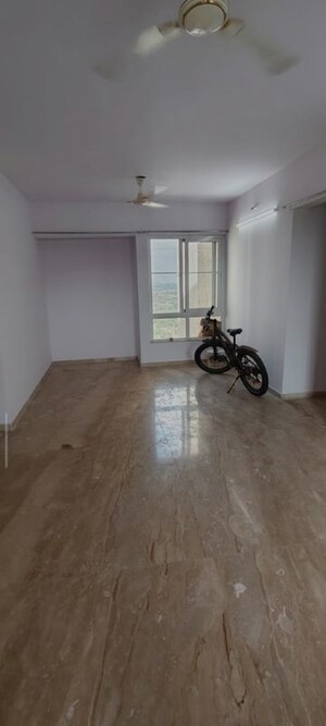 Room in 2.5 BHK Apartment at Puranik Rumah Bali, Ghodbunder Road – for Rent